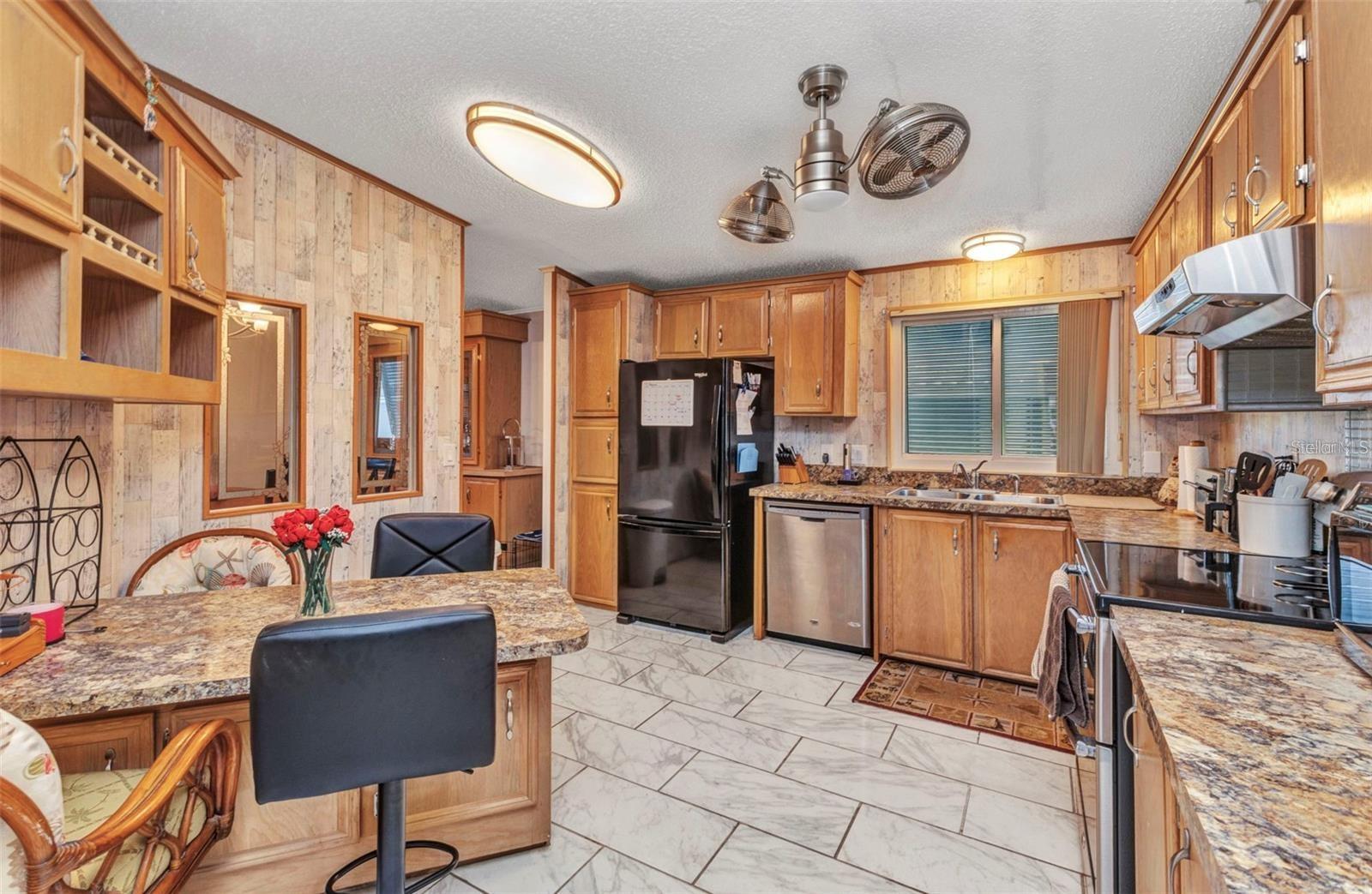 LEMON BAY ISLES PH 02 - Residential