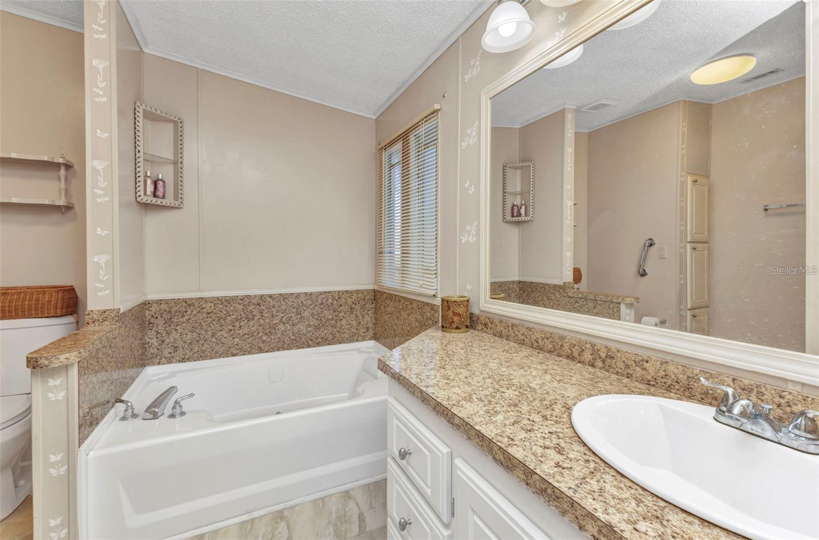LEMON BAY ISLES PH 02 - Residential