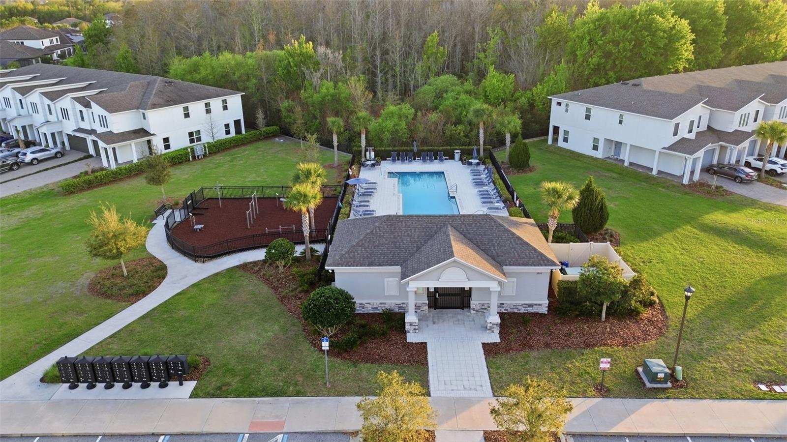 BELLA PARC TWNHMS - Residential