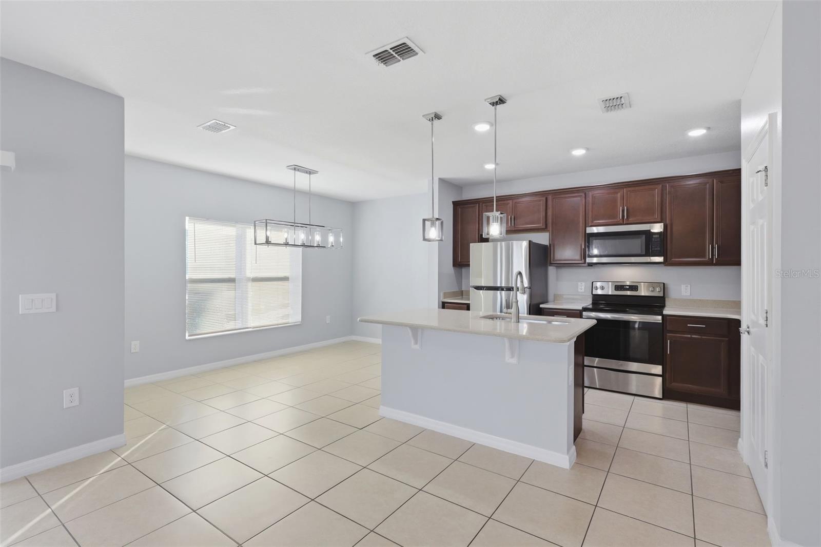 BELLA PARC TWNHMS - Residential