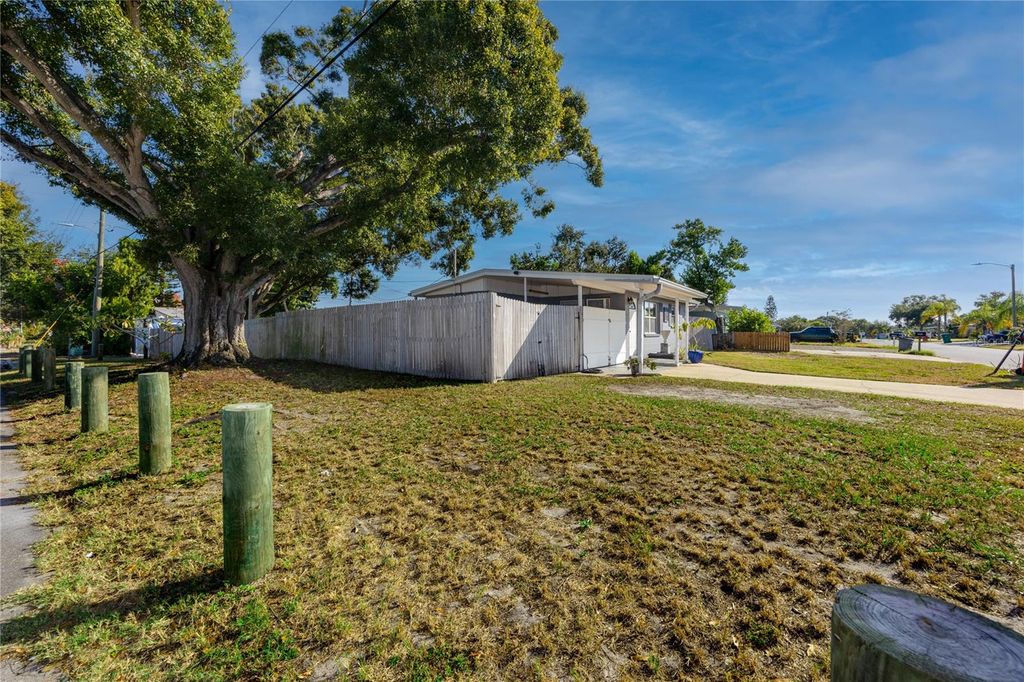 Photo of 10595 118th Avenue, Largo, FL 33773 (MLS # TB8440249)