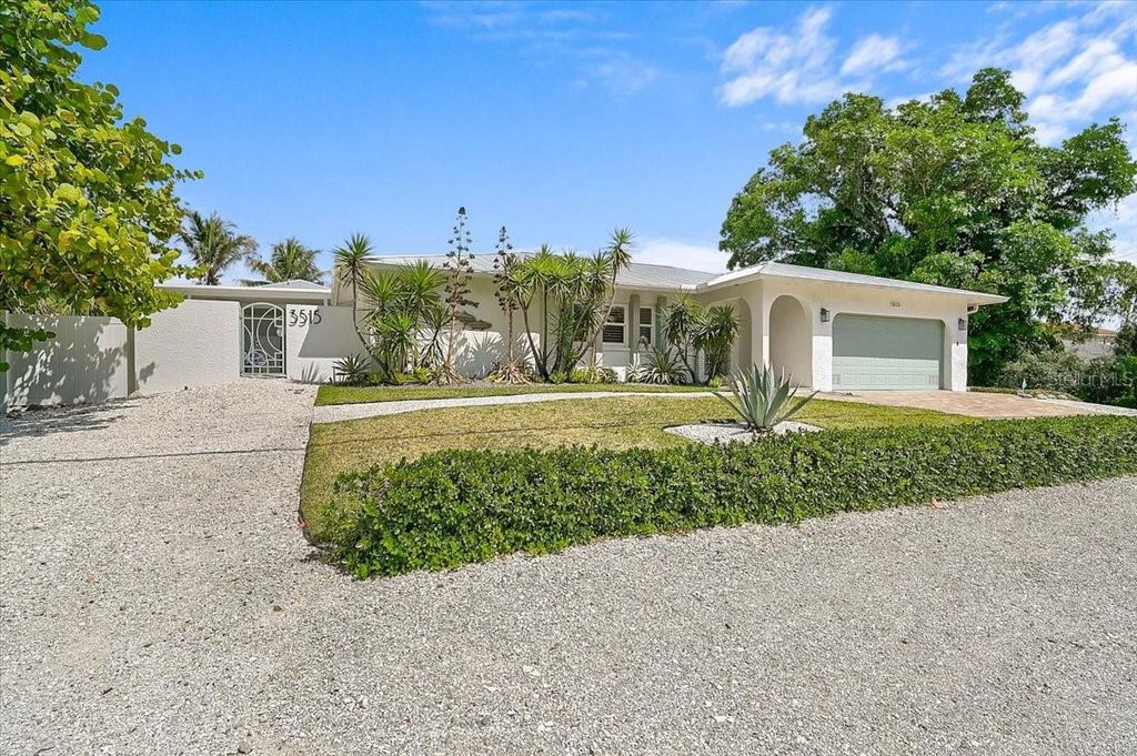 Photo of 3515 La Paloma Avenue, Sarasota, FL 34242 (MLS # A4689037)