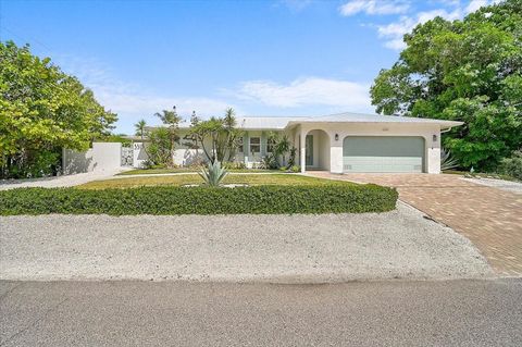 Photo of 3515 La Paloma Avenue, Sarasota, FL 34242 (MLS # A4689037)