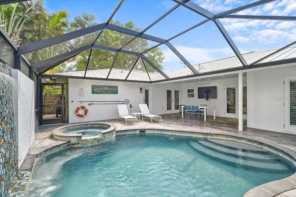 Photo of 3515 La Paloma Avenue, Sarasota, FL 34242 (MLS # A4689037)