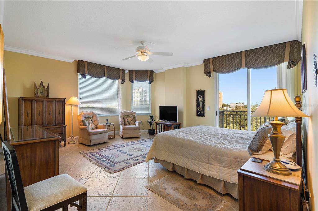 VINOY PLACE CONDO - Residential