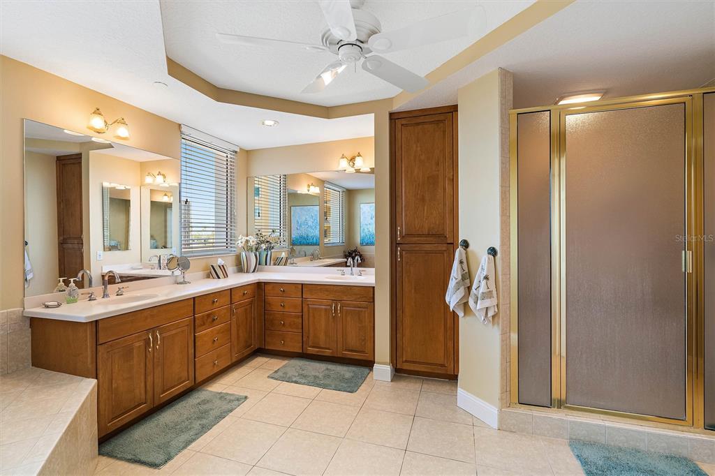 VINOY PLACE CONDO - Residential
