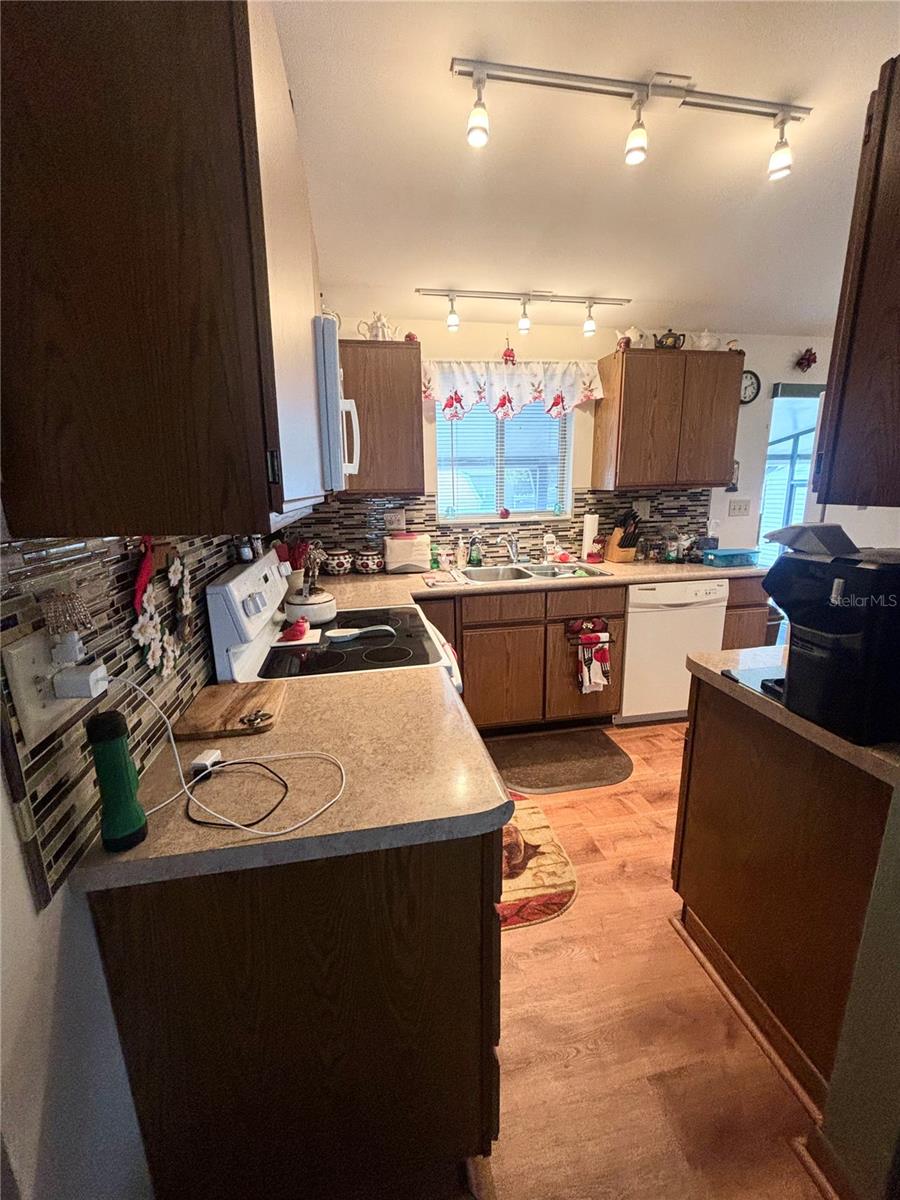 LAKE MARIANA ACRES - Residential