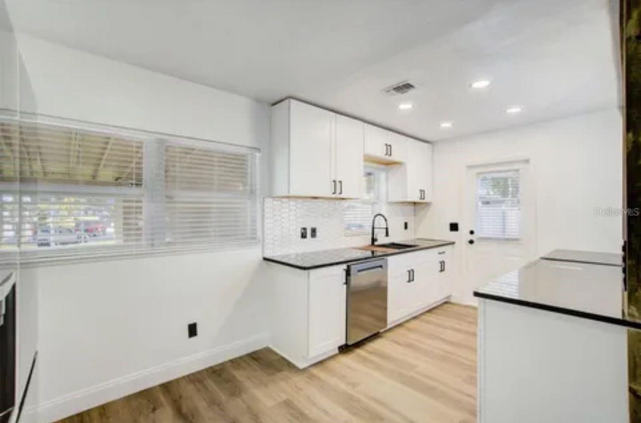 ROCKWOOD ESTATES - Residential Lease