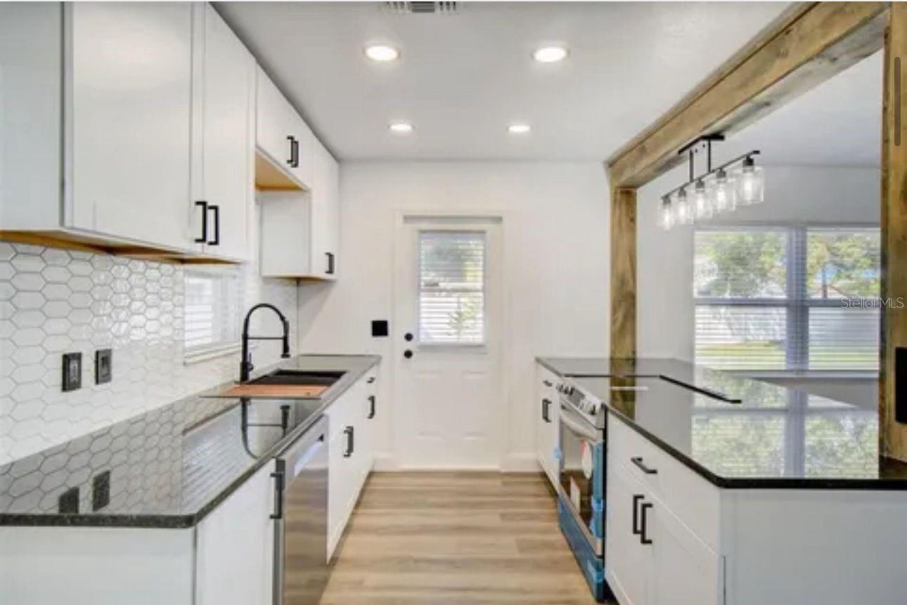 ROCKWOOD ESTATES - Residential Lease