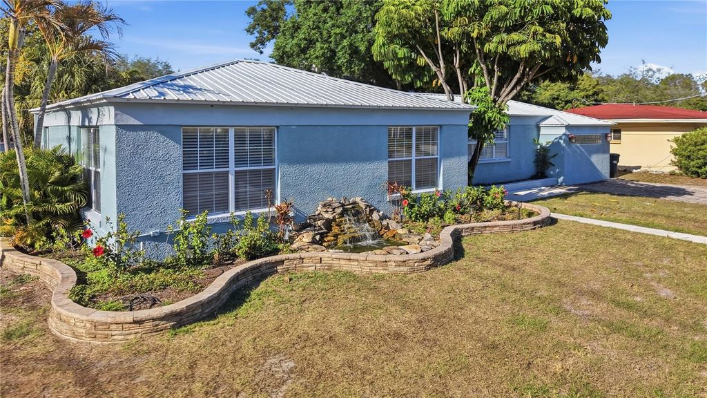 Photo of 3921 W Bay To Bay Boulevard, Tampa, FL 33629 (MLS # TB8499376)