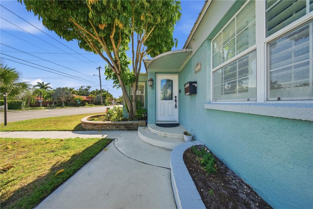 Photo of 3921 W Bay To Bay Boulevard, Tampa, FL 33629 (MLS # TB8499376)