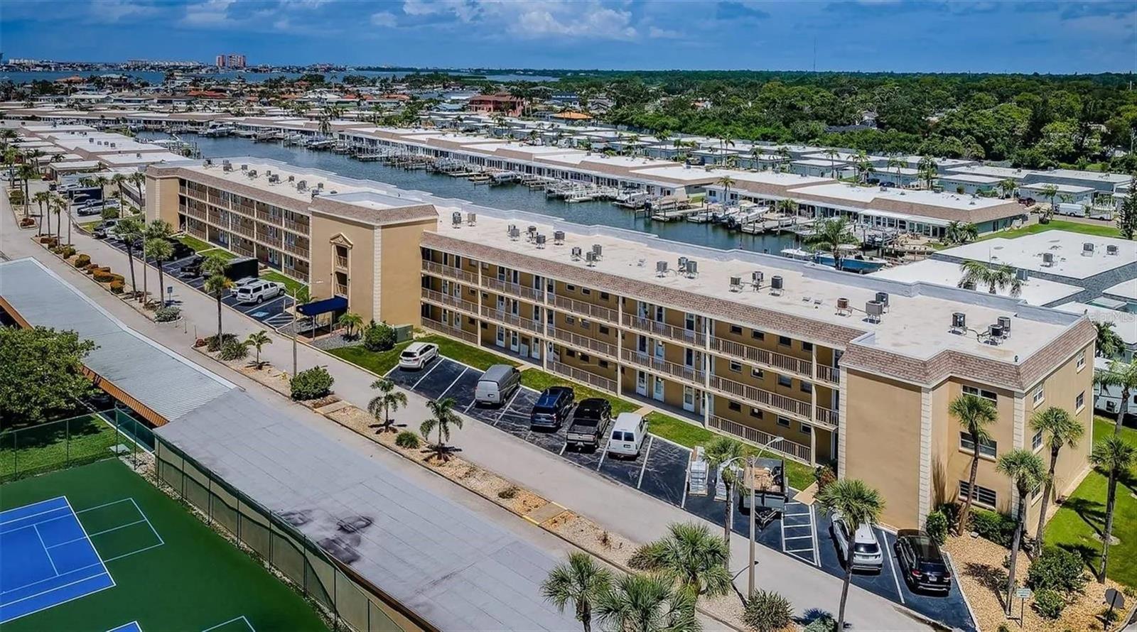 BOCA CIEGA POINT EAST - Residential