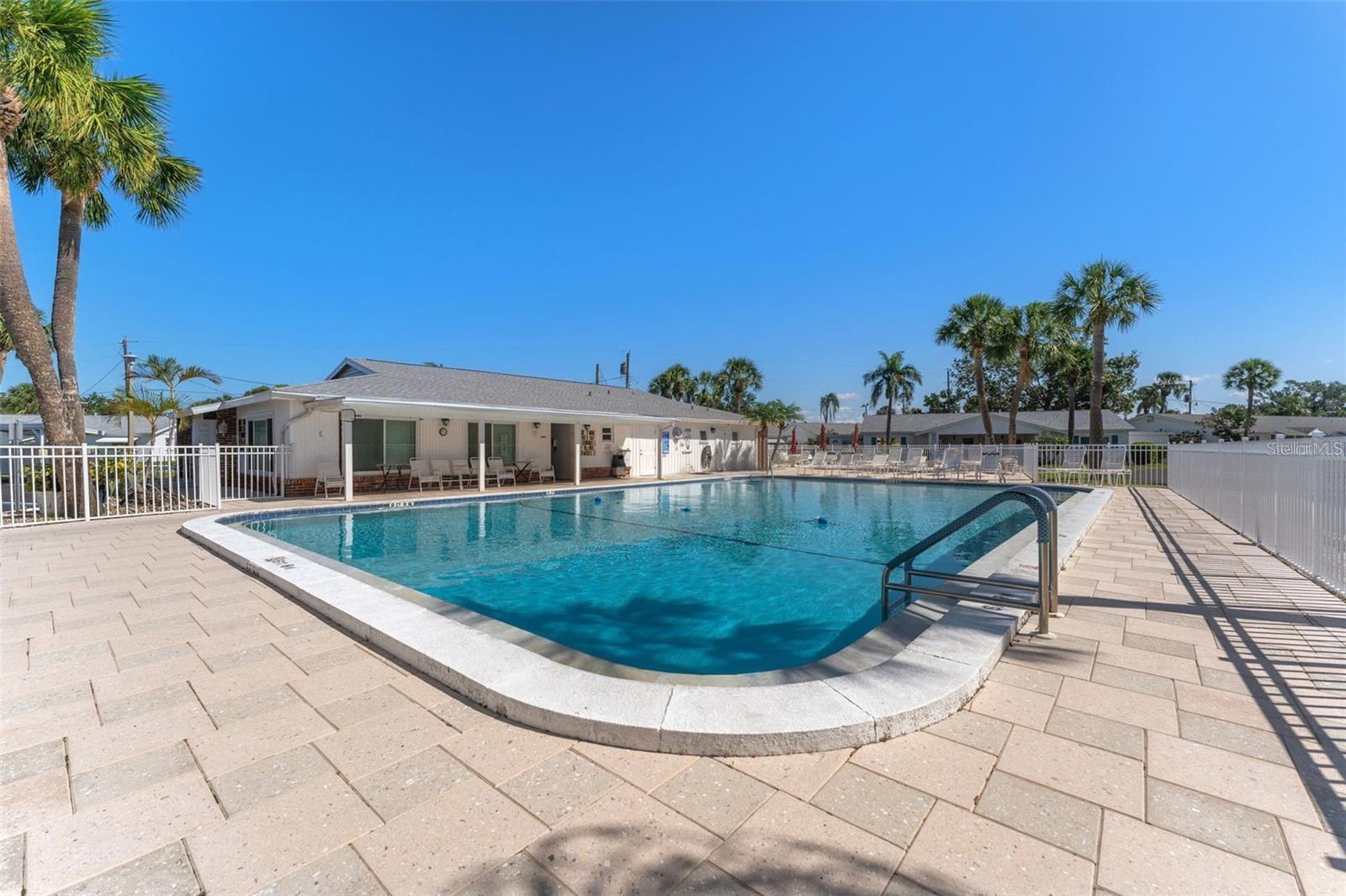 PARKWAY VILLAS - Residential