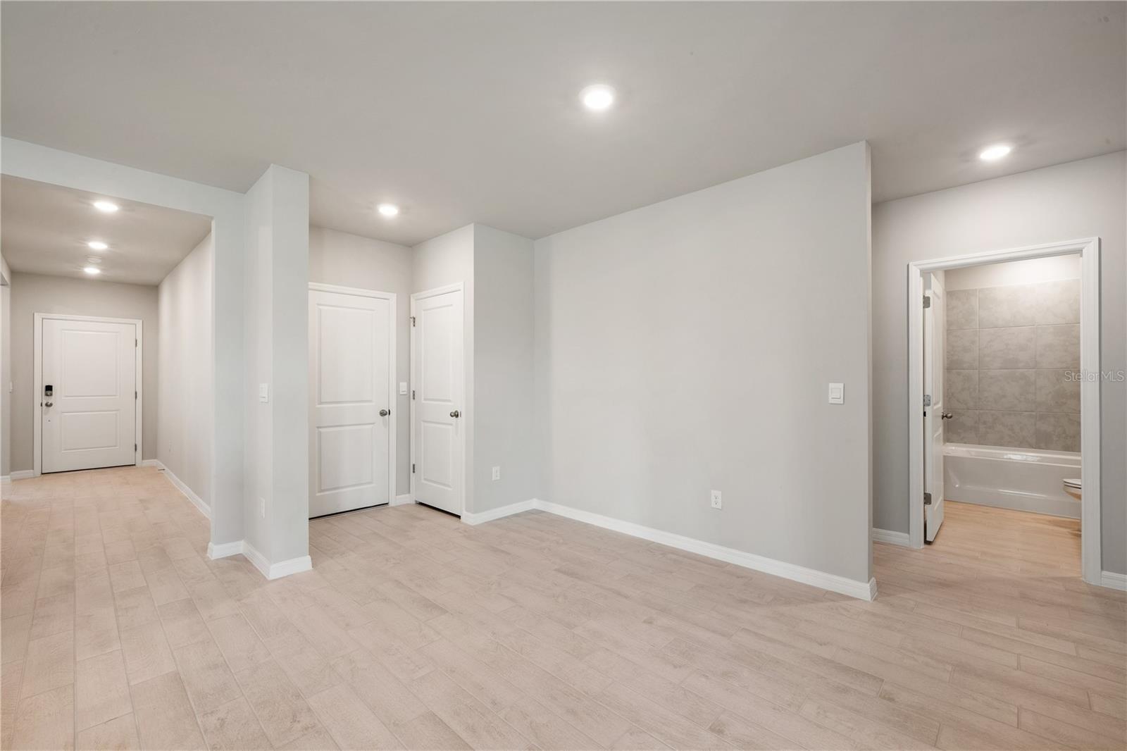 CORAL LAKES - CORAL CREEK - Residential