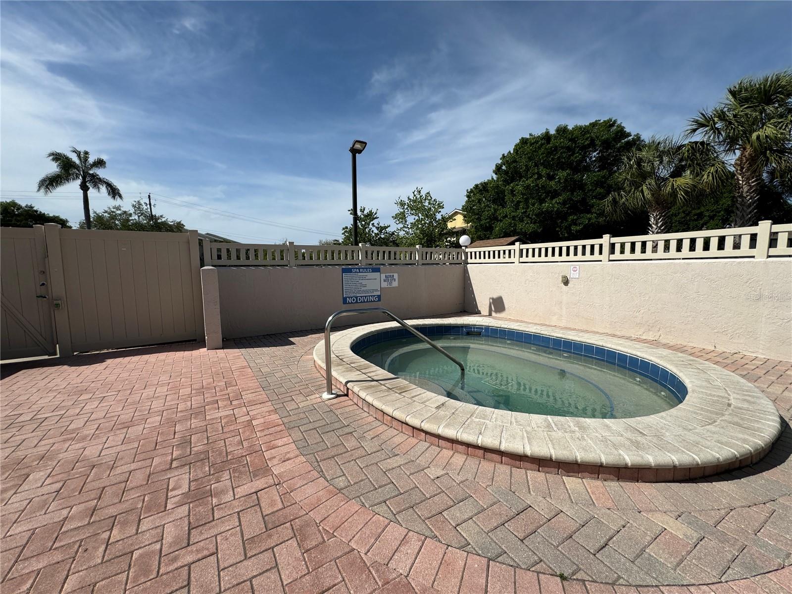 MIRROR LAKE CONDO SEC 2 - Residential