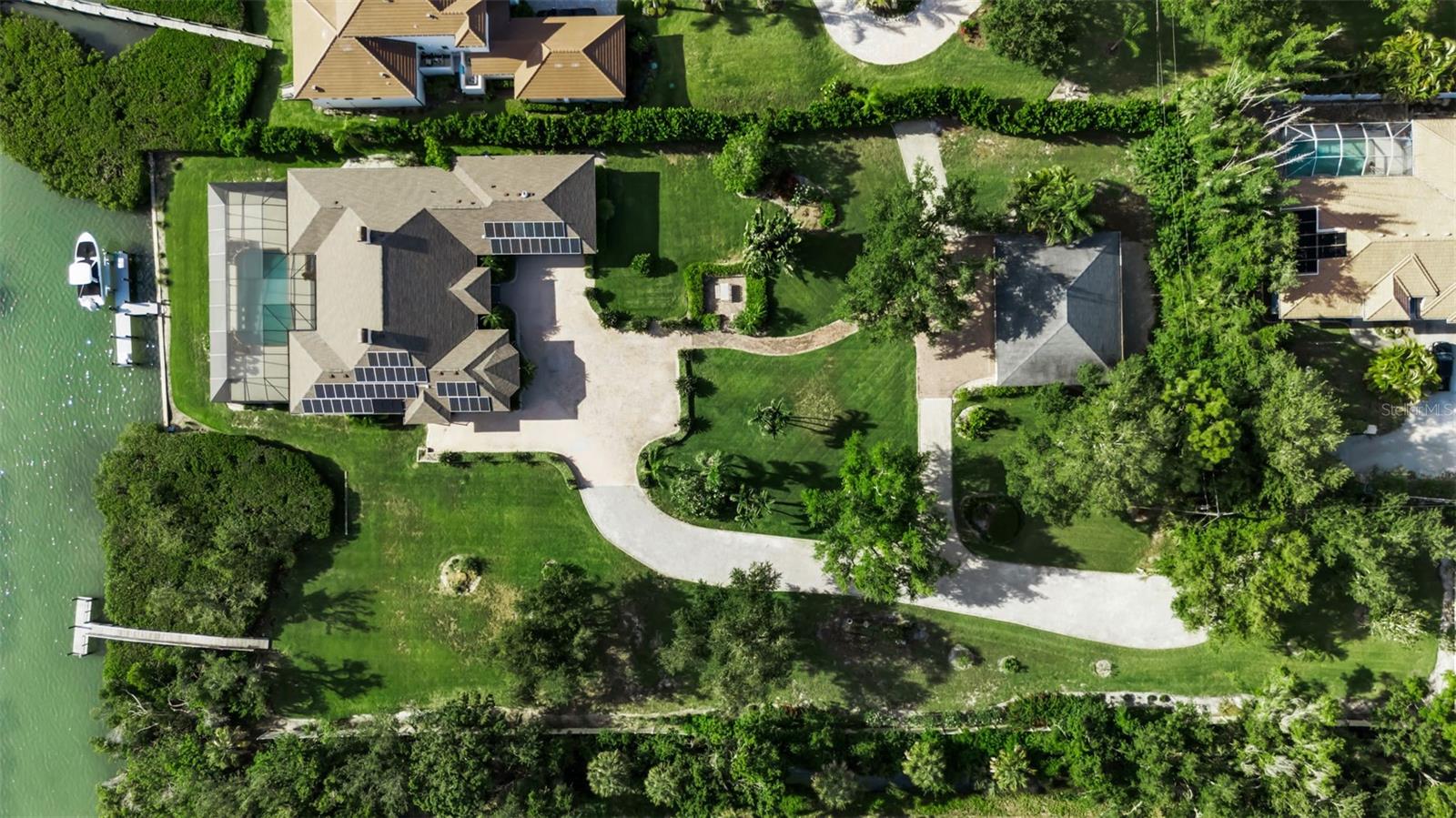 612 LAUREL ROAD W