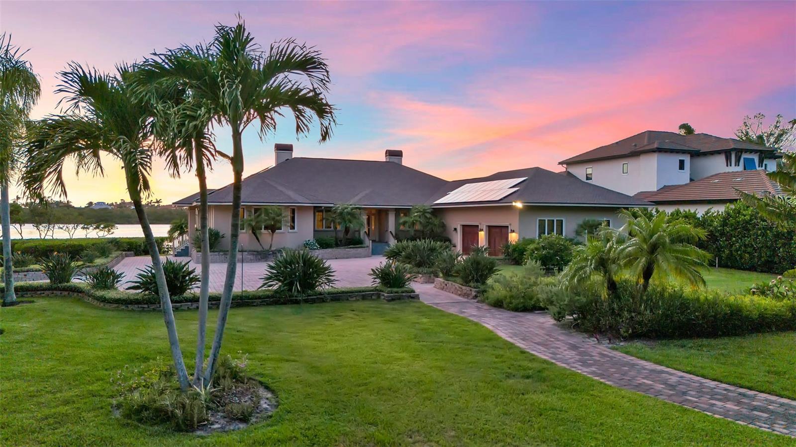 612 LAUREL ROAD W