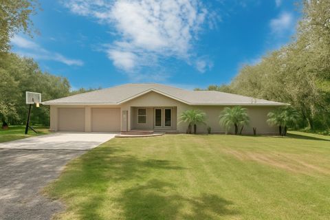 Photo of 1808 Scrub Jay Trail, Frostproof, FL 33843 (MLS # L4955398)