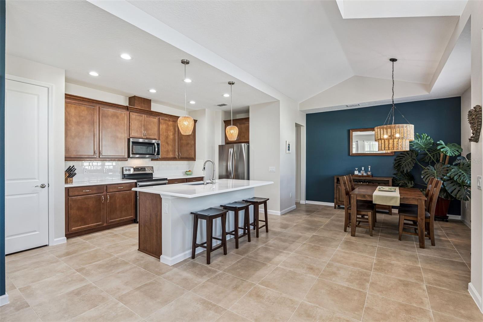 LATITUDE/DAYTONA BEACH CLOAR - Residential