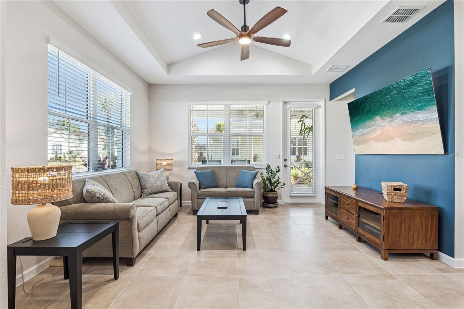 LATITUDE/DAYTONA BEACH CLOAR - Residential