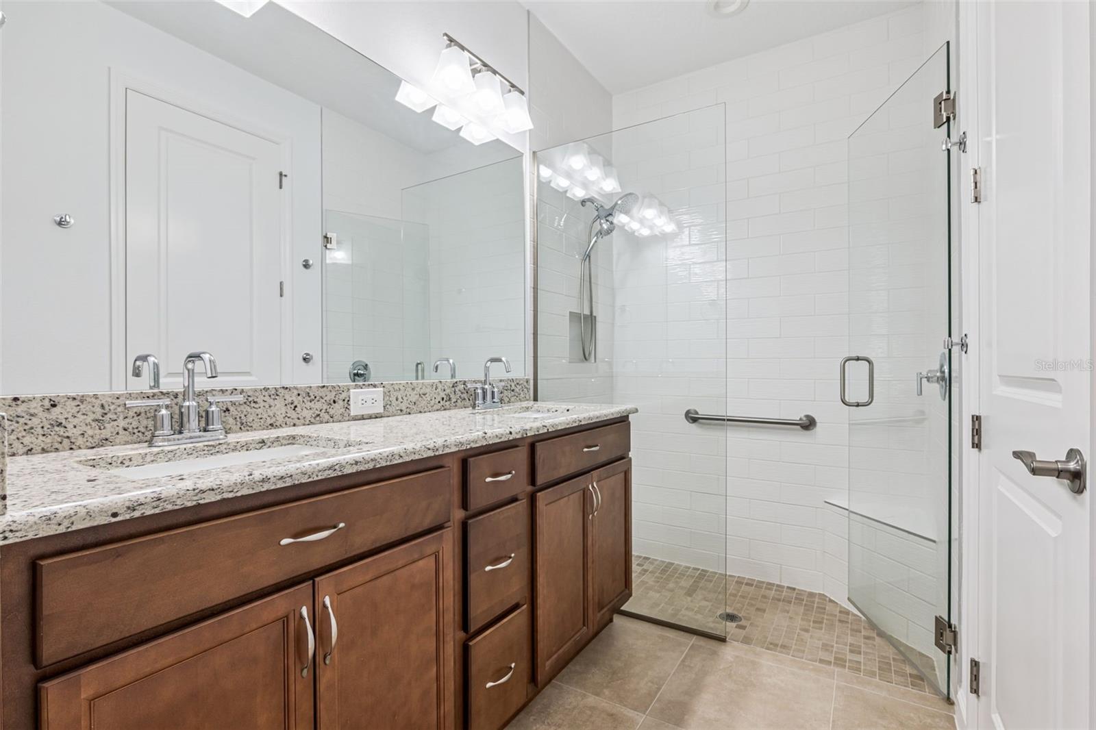 LATITUDE/DAYTONA BEACH CLOAR - Residential