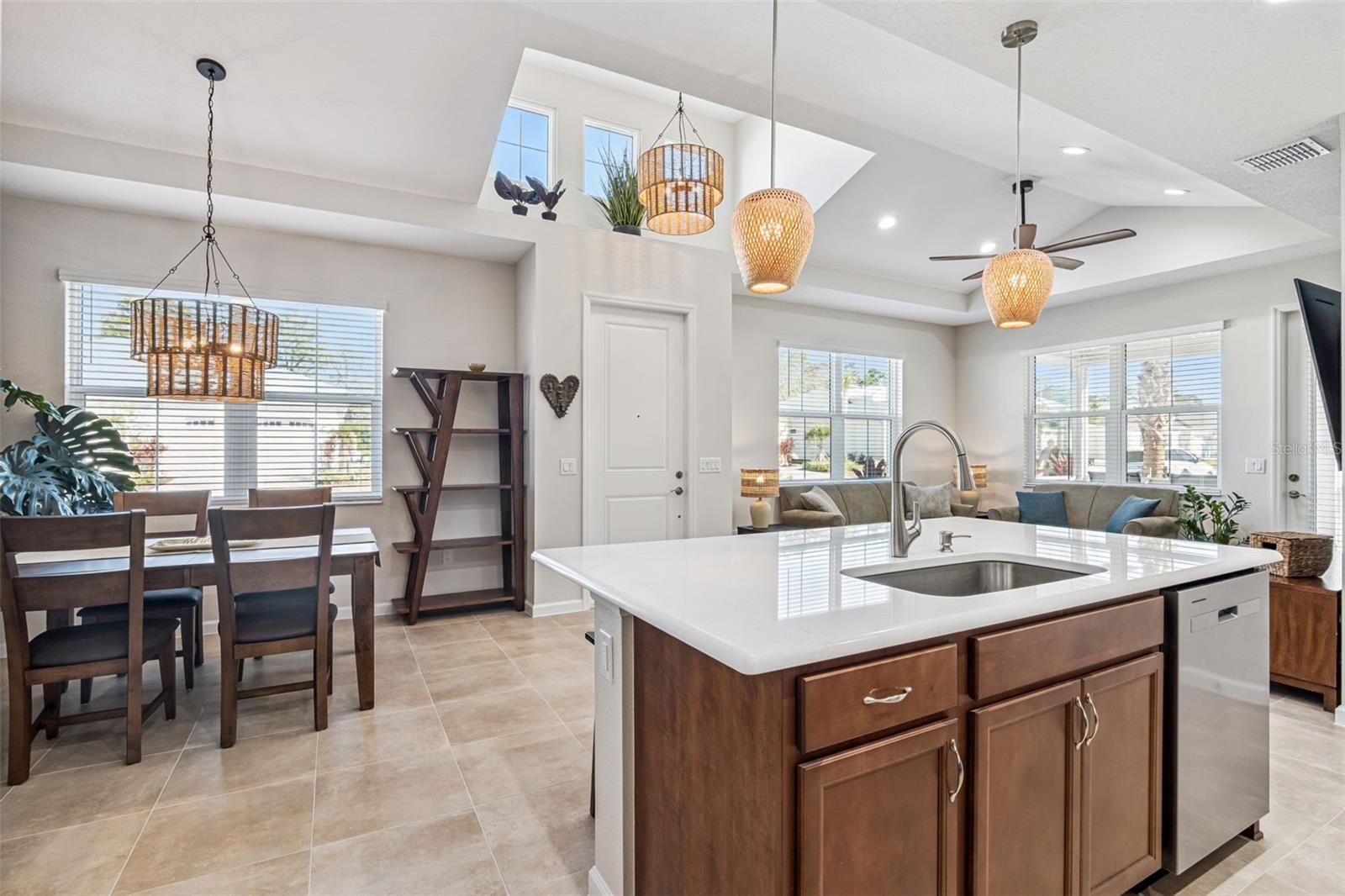 LATITUDE/DAYTONA BEACH CLOAR - Residential