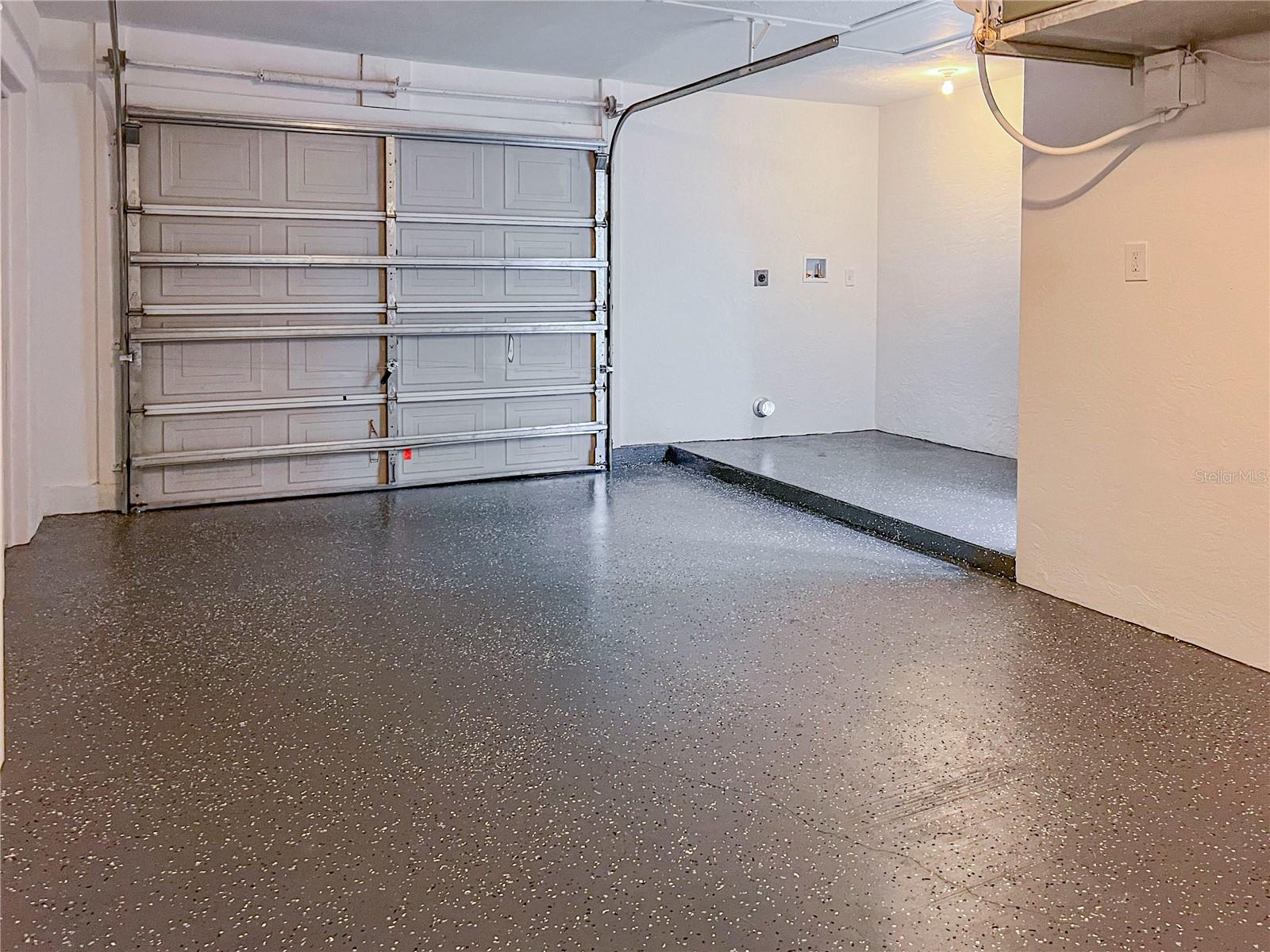 SHADOW LAKES - Residential Lease