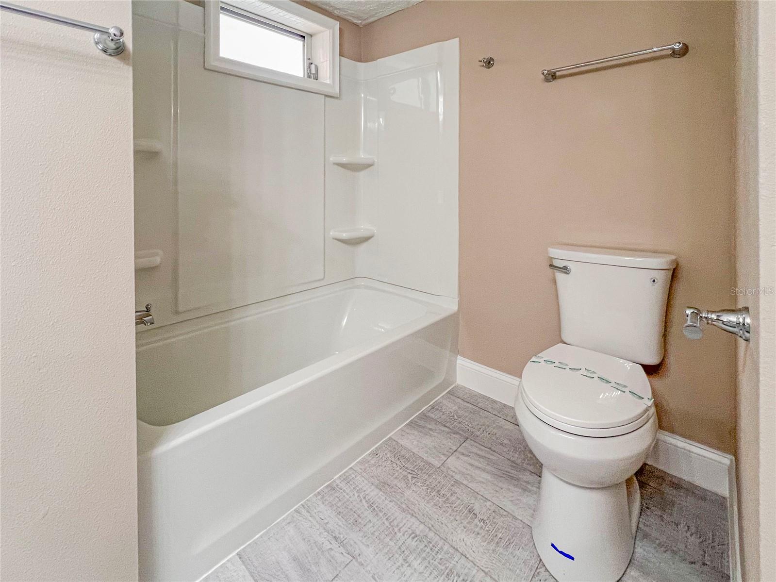 SHADOW LAKES - Residential Lease