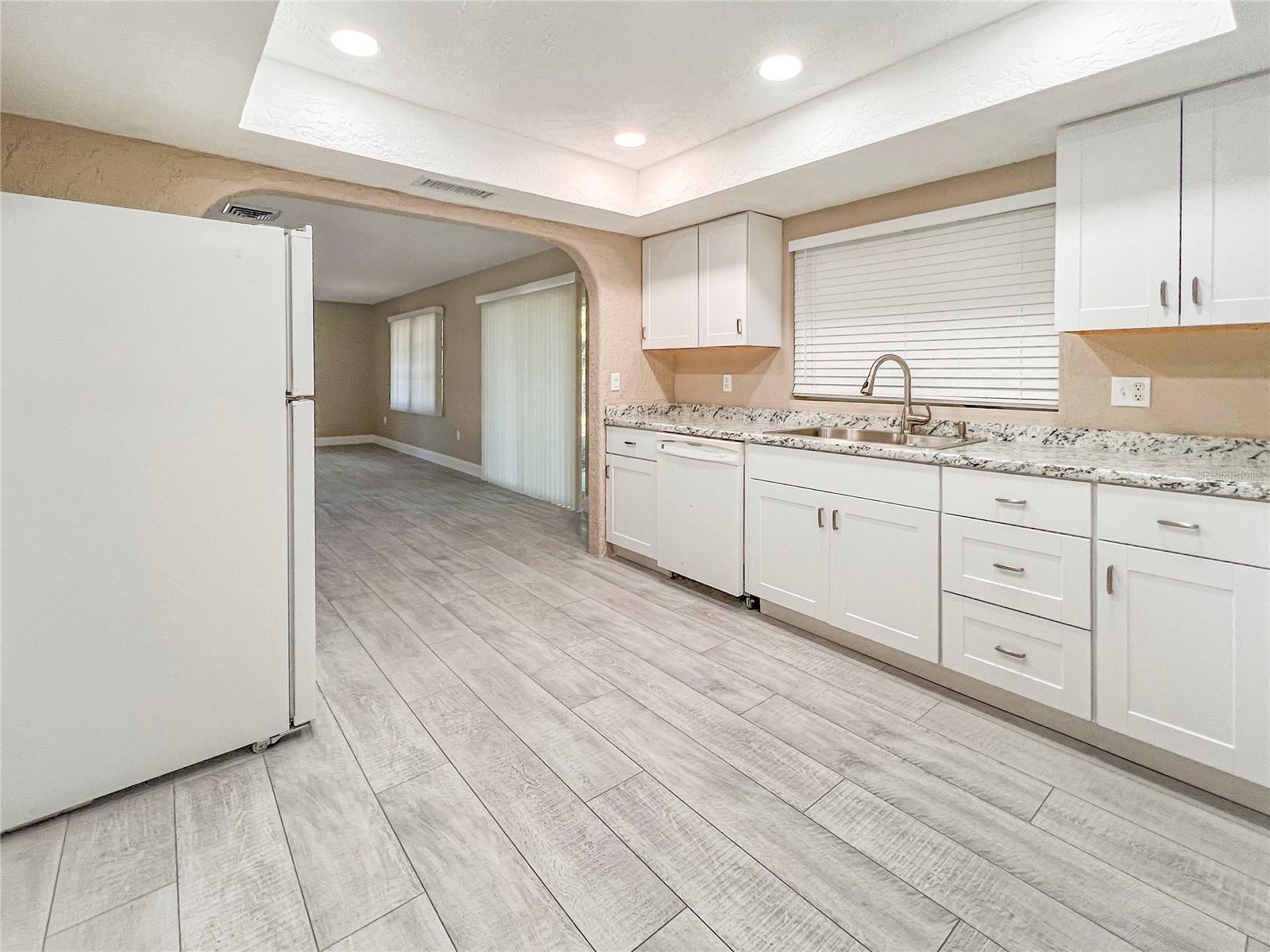 SHADOW LAKES - Residential Lease