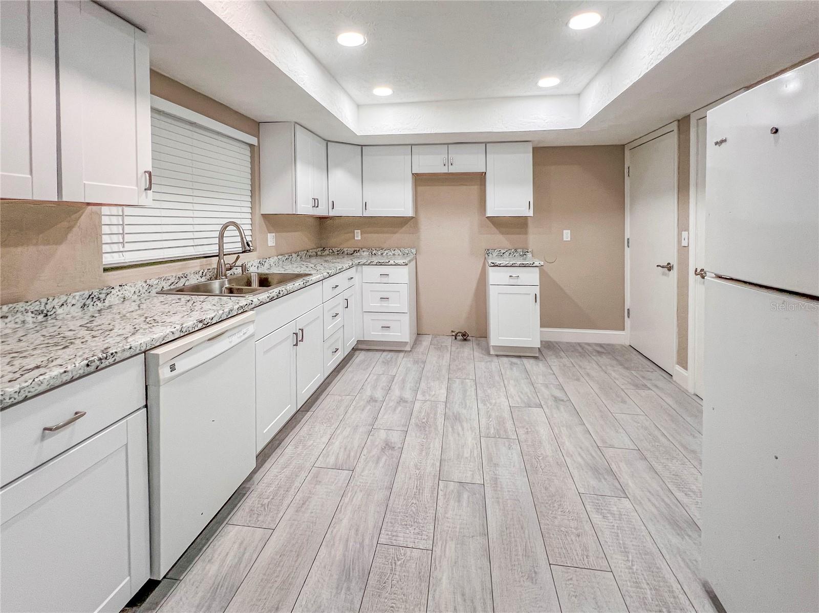 SHADOW LAKES - Residential Lease