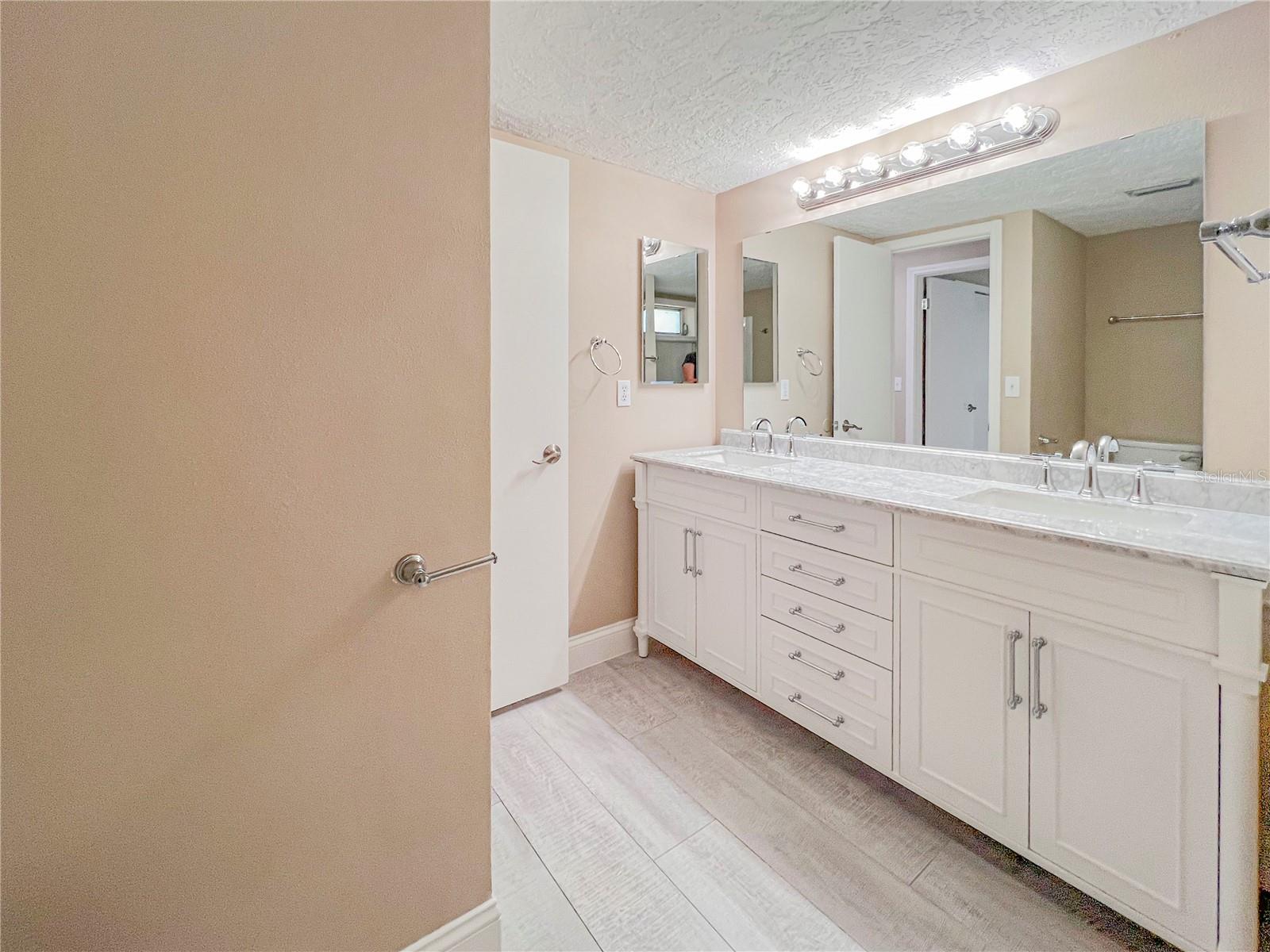 SHADOW LAKES - Residential Lease