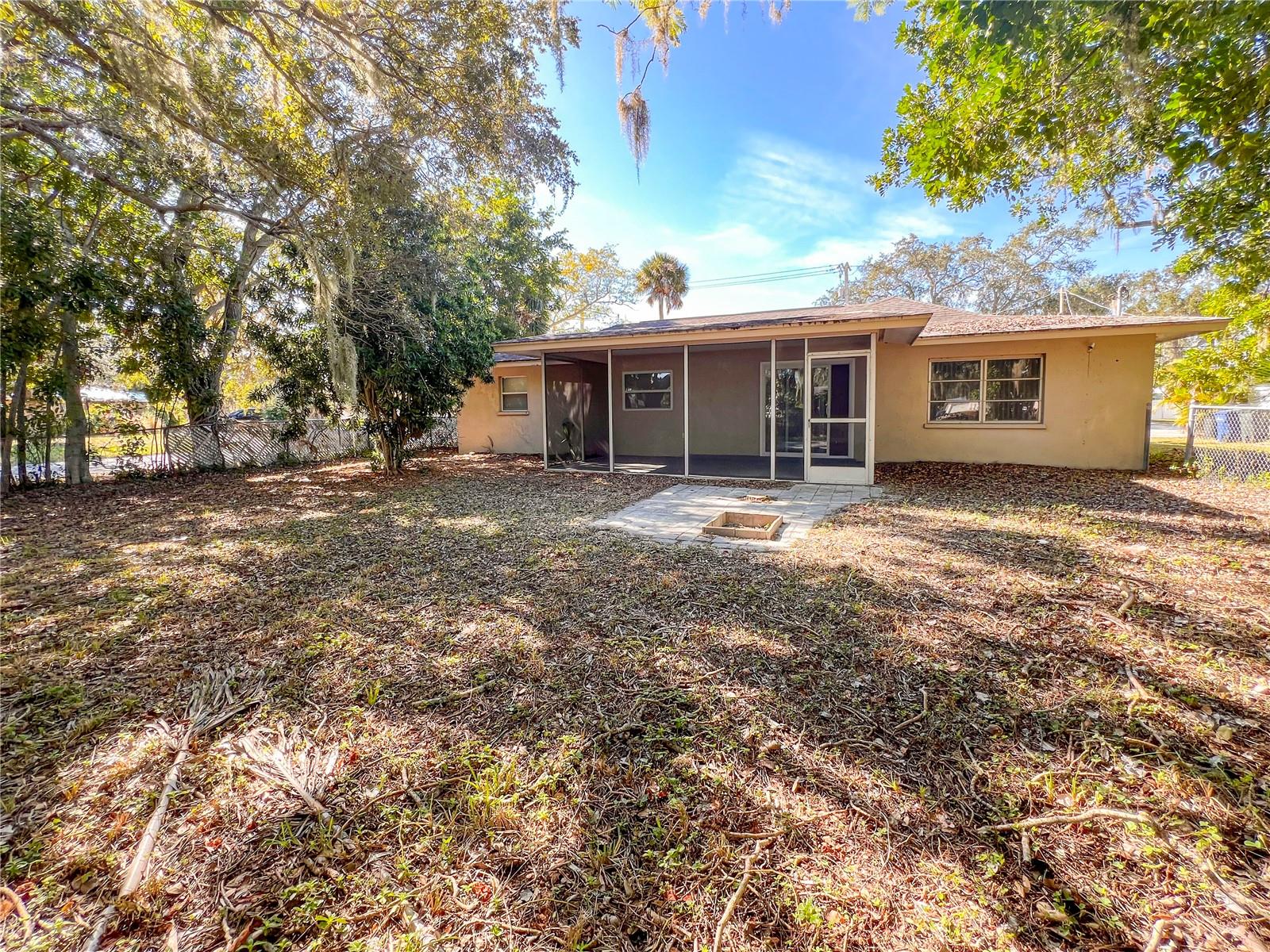 SHADOW LAKES - Residential Lease