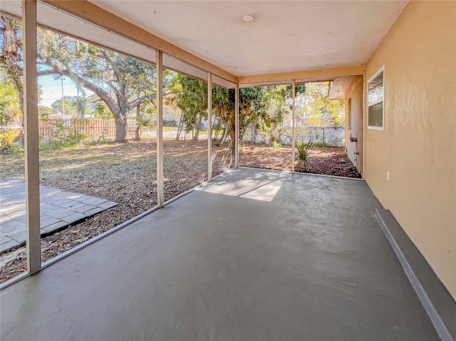 SHADOW LAKES - Residential Lease