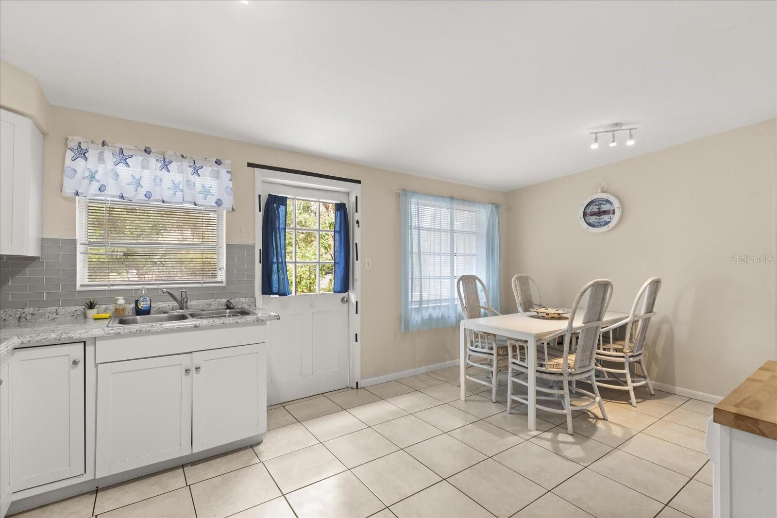 WEST BAY MANOR - Residential Income