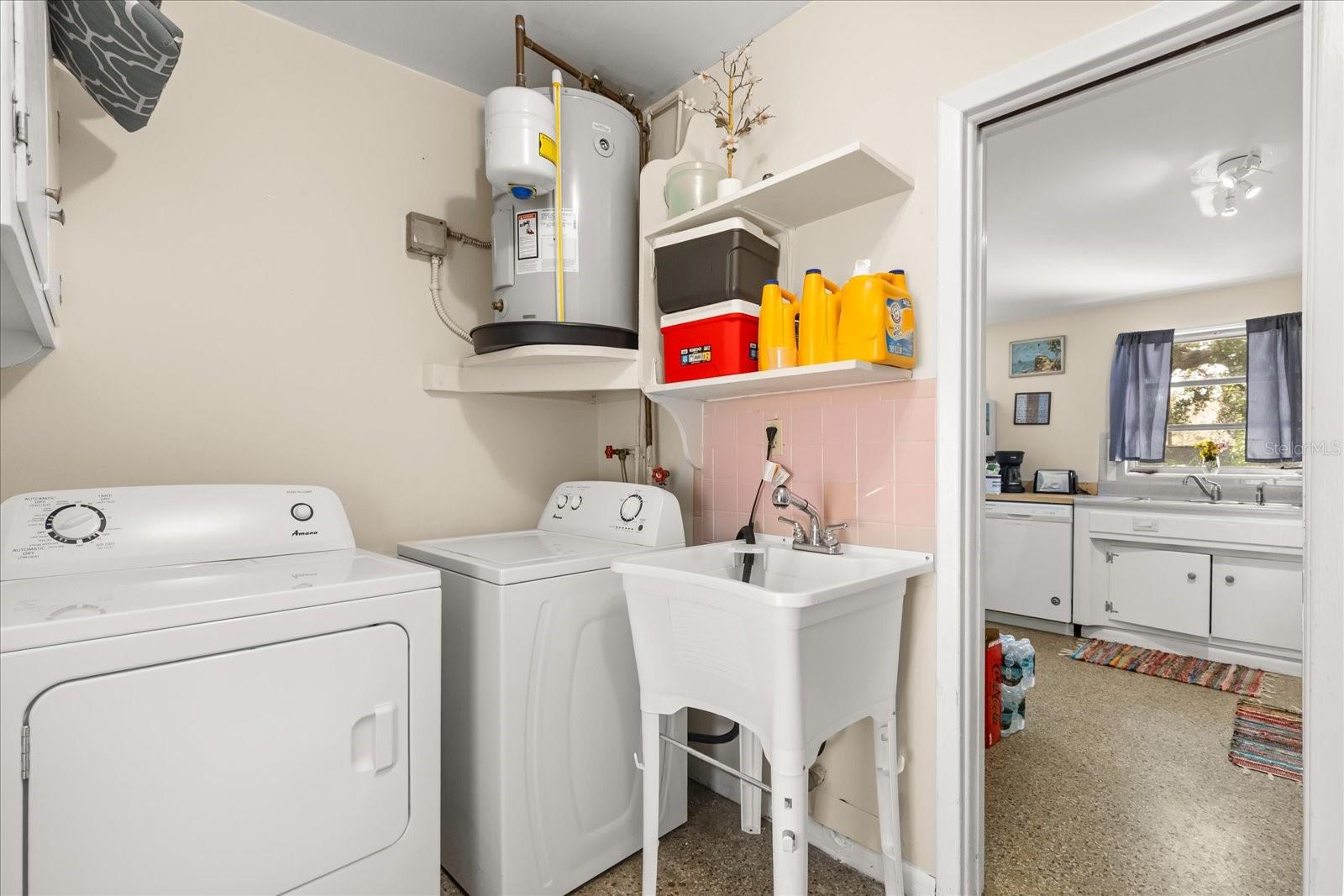 WEST BAY MANOR - Residential Income