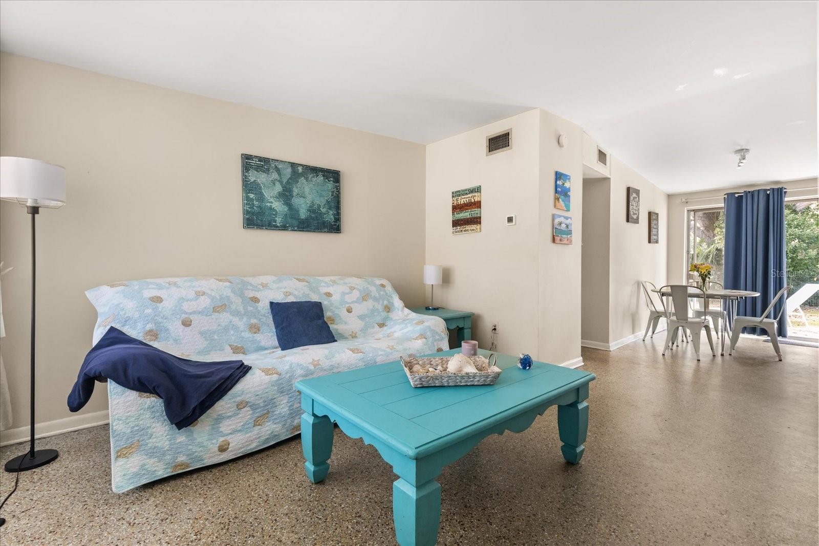 WEST BAY MANOR - Residential Income