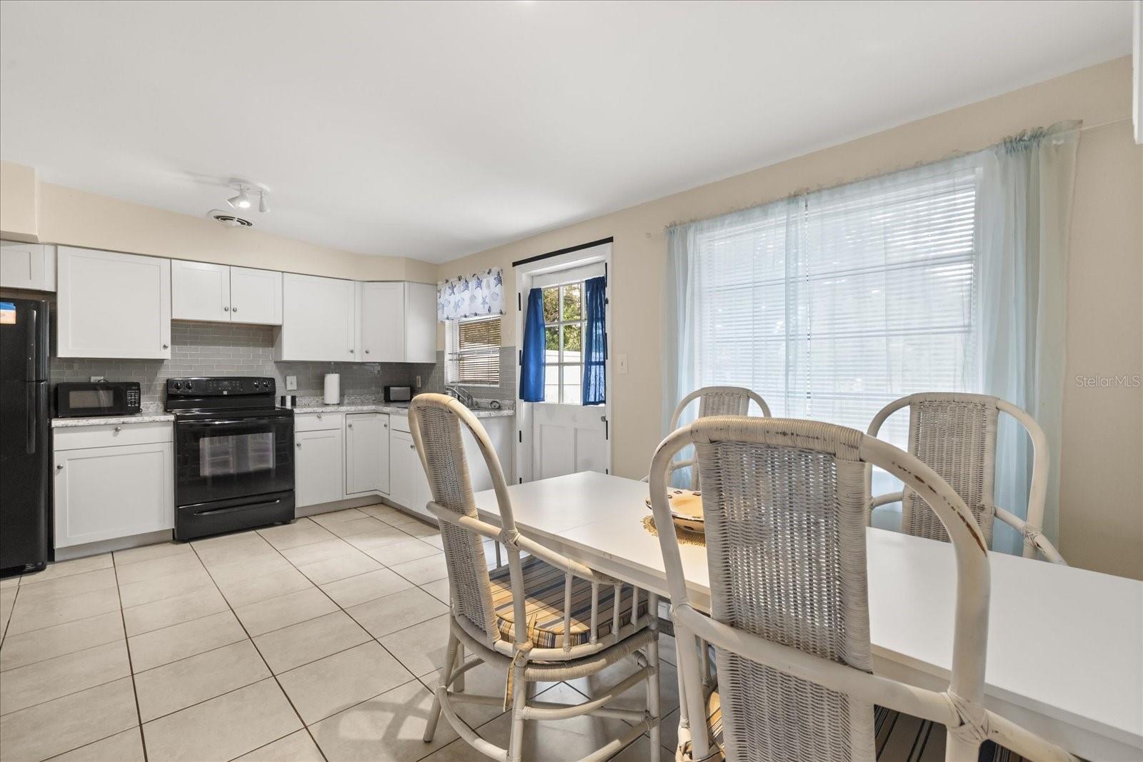 WEST BAY MANOR - Residential Income