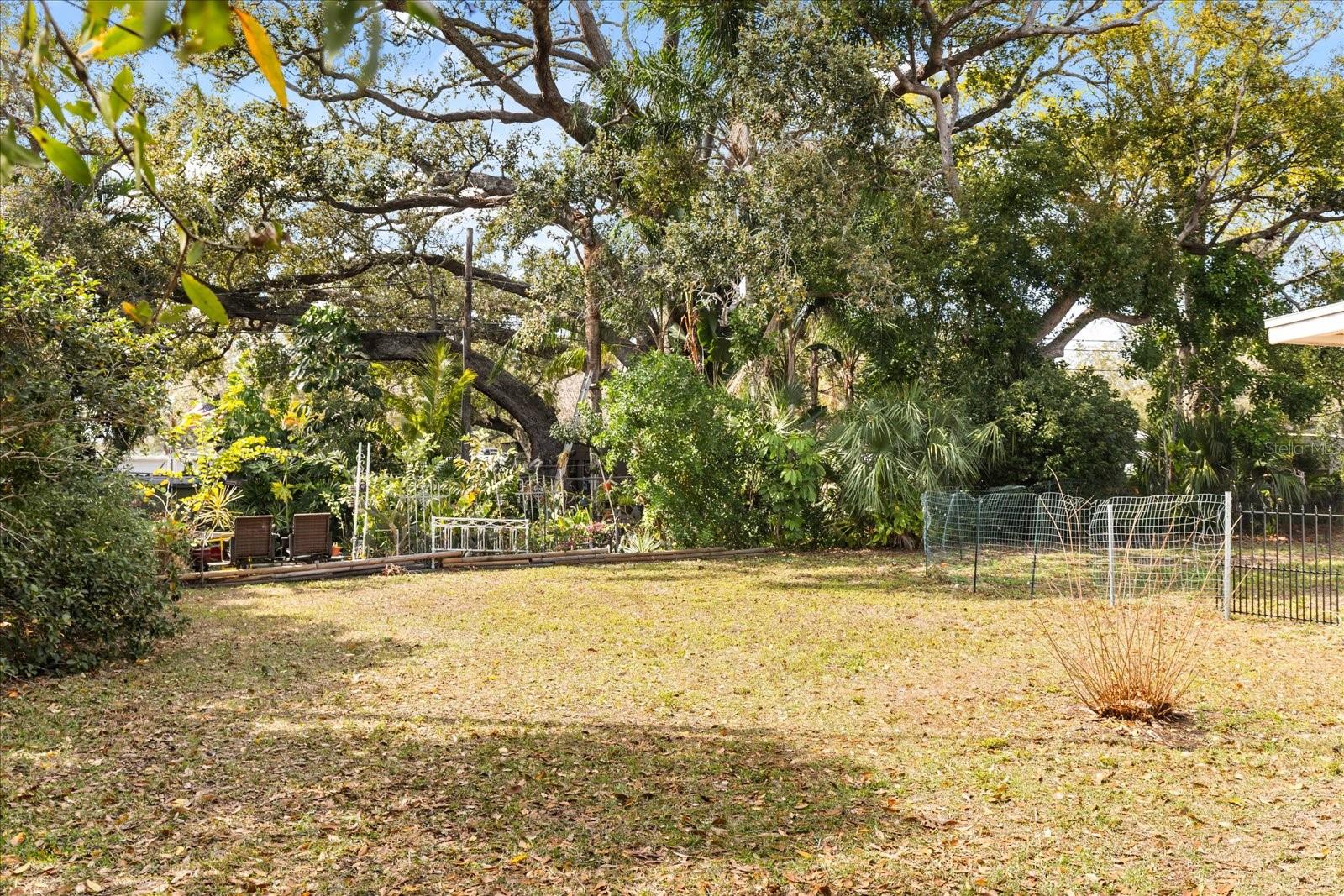 WEST BAY MANOR - Residential Income