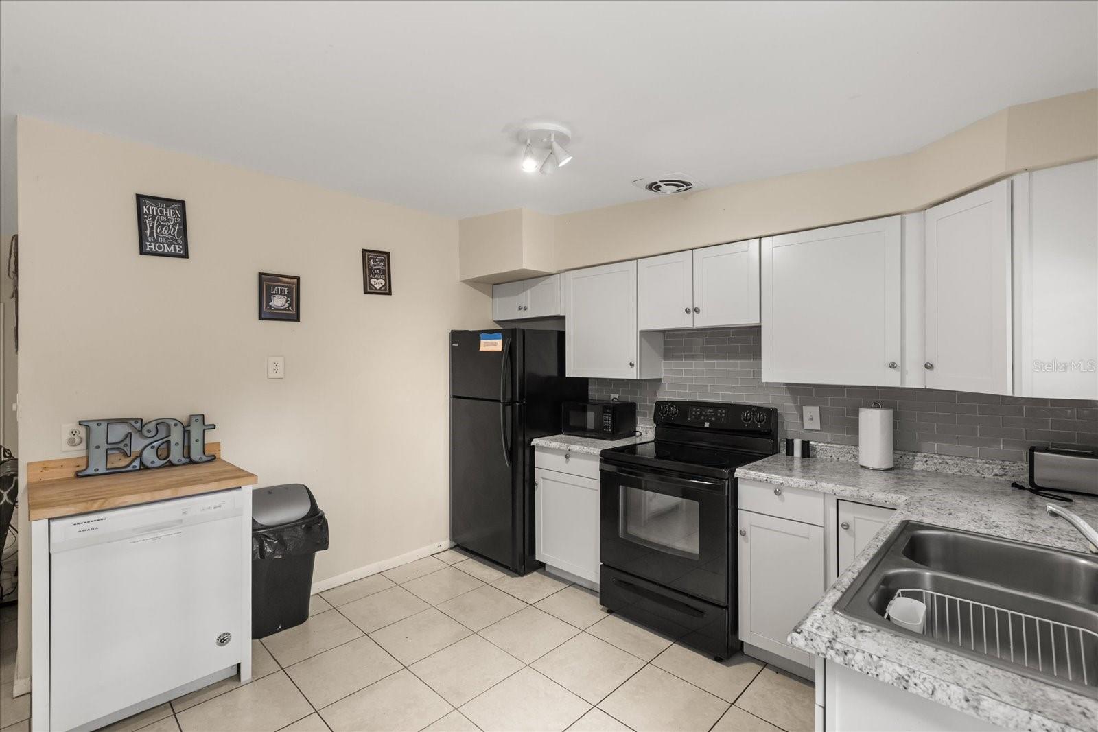 WEST BAY MANOR - Residential Income