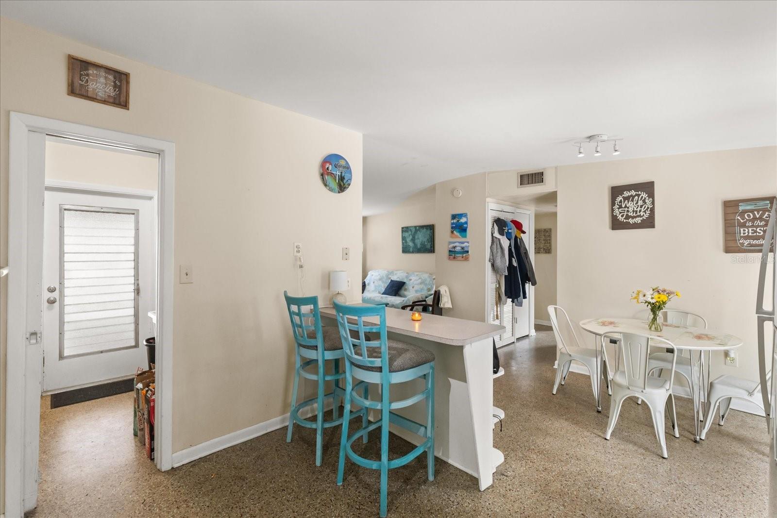 WEST BAY MANOR - Residential Income