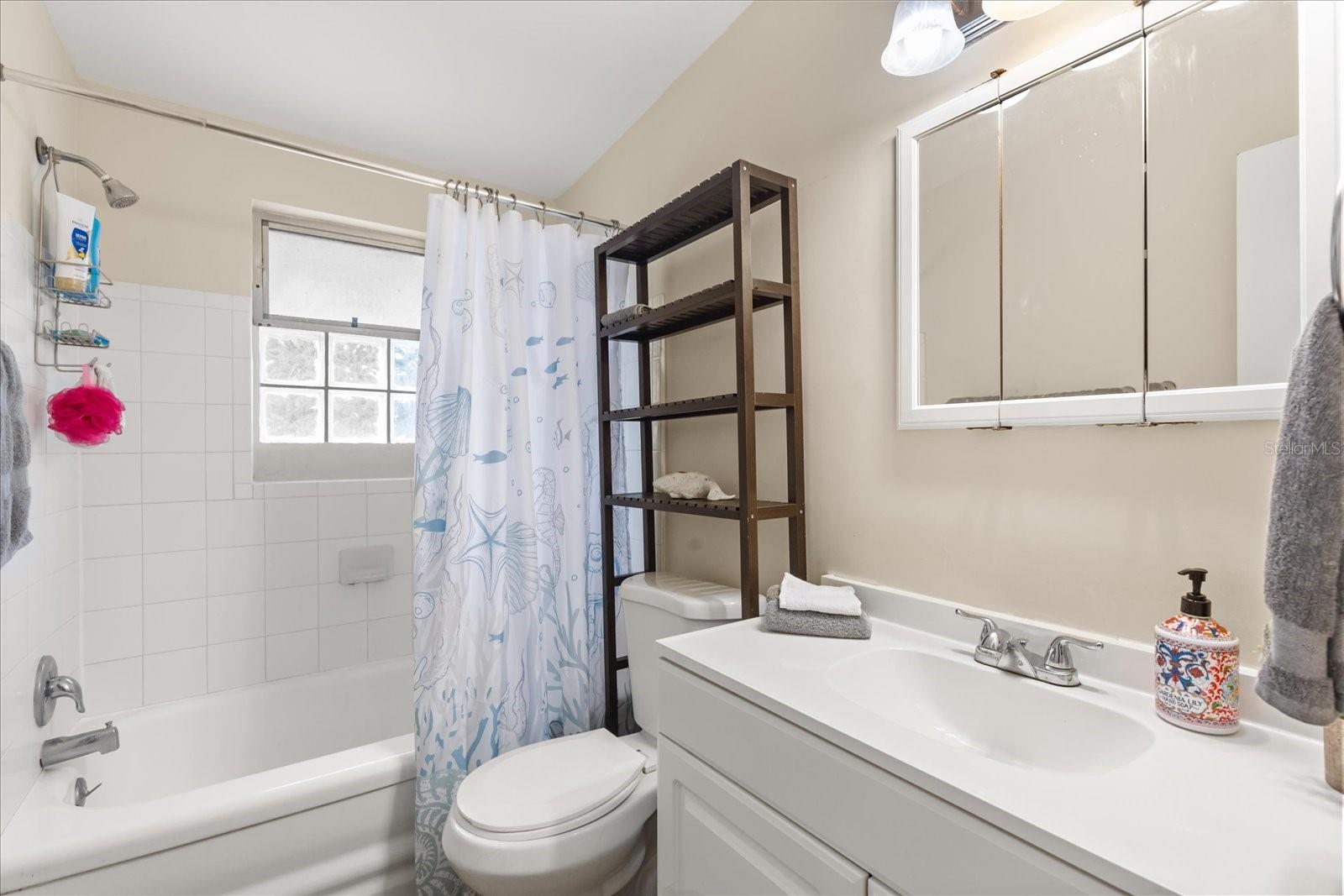 WEST BAY MANOR - Residential Income