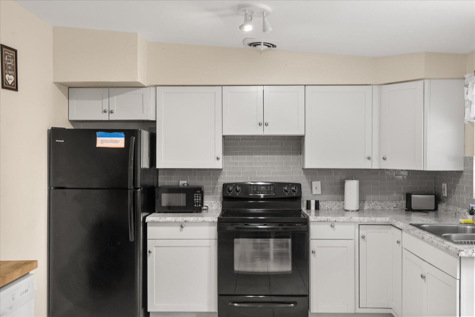 WEST BAY MANOR - Residential Income