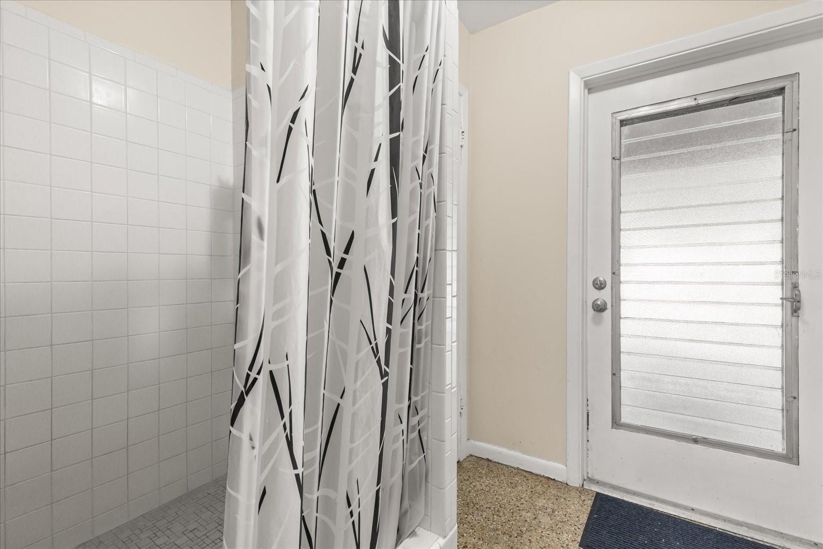 WEST BAY MANOR - Residential Income