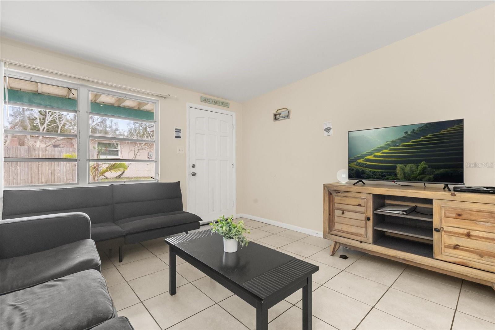 WEST BAY MANOR - Residential Income