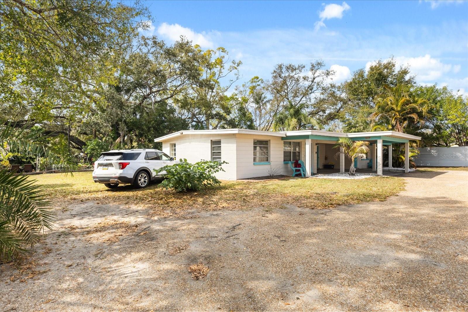 WEST BAY MANOR - Residential Income