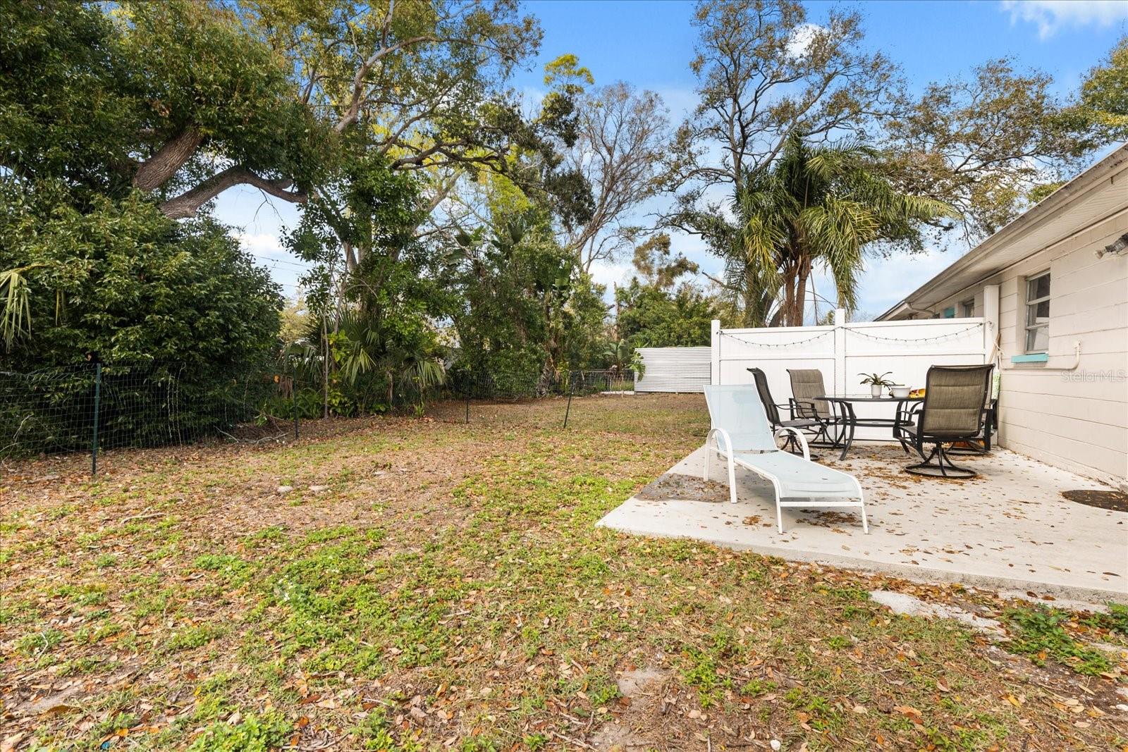 WEST BAY MANOR - Residential Income