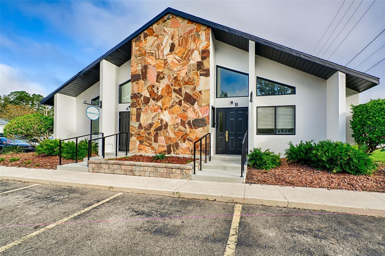 FANTASTIC OPPORTUNITY for 1,600 sq ft of newly renovated to Grade A space in a fantastic location! Space contains lobby/waiting area and several individual offices for many flexible uses, as well as kitchen, bathroom and storage areas. Make an appointment today to view this stunning property!
