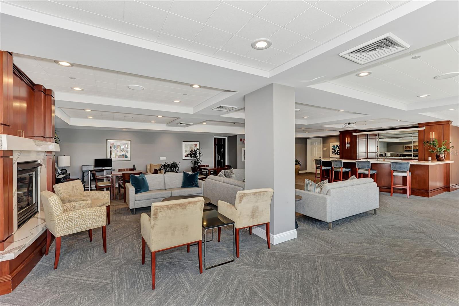 ONE HUNDRED CENTRAL - Residential