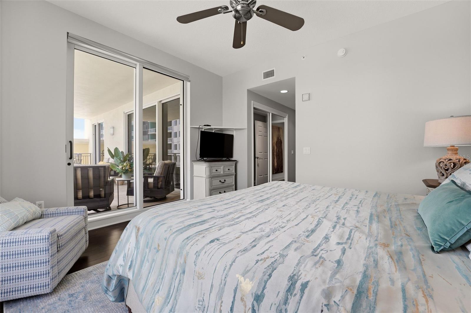 ONE HUNDRED CENTRAL - Residential