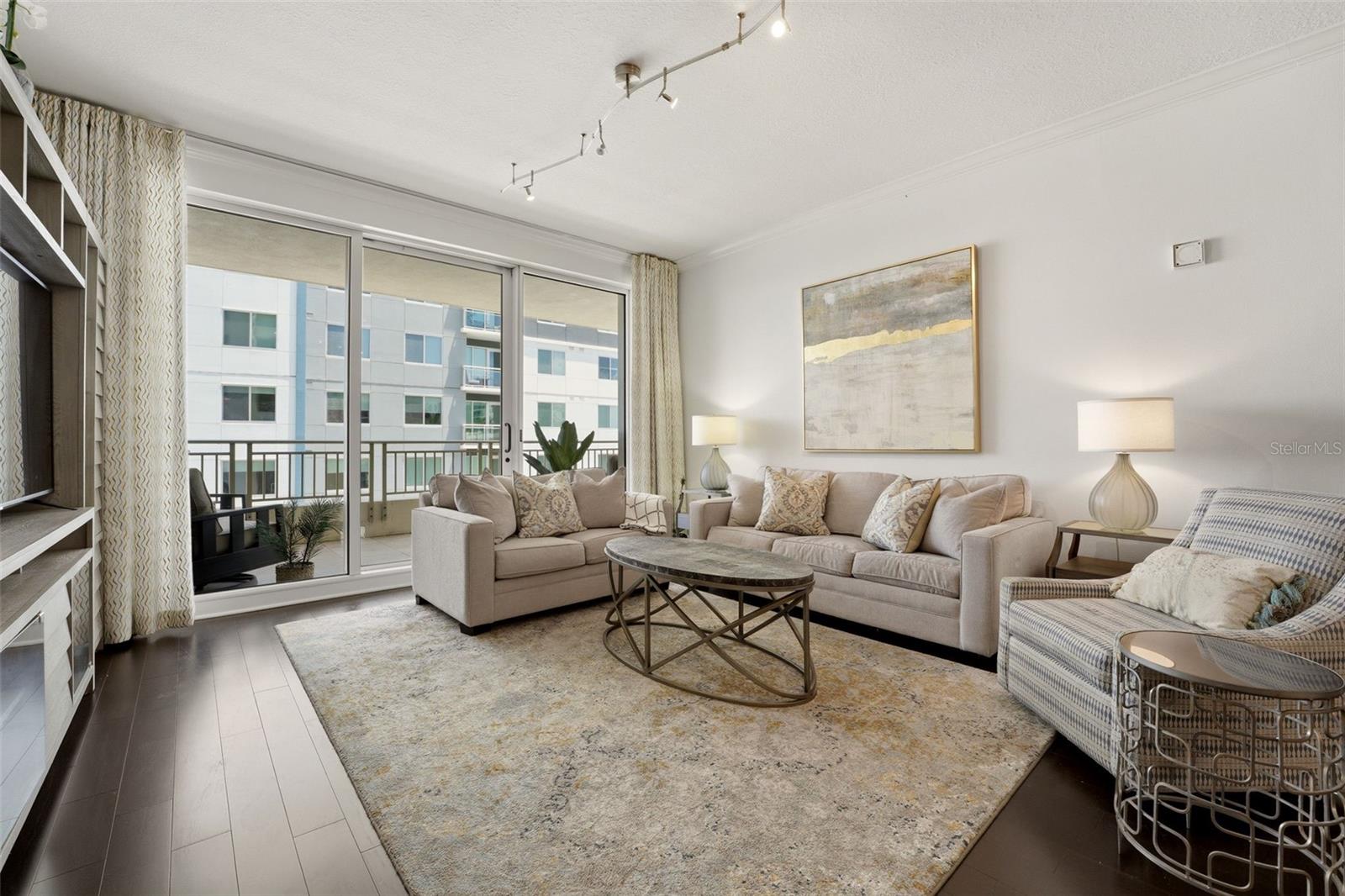 ONE HUNDRED CENTRAL - Residential